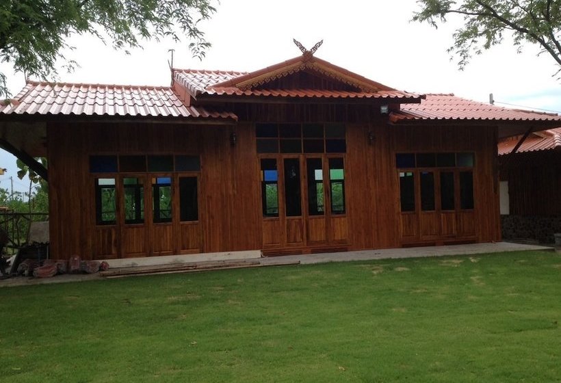 펜션 Tamarind Home Resort Kanchanaburi