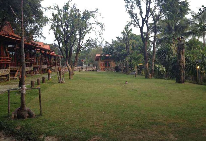 펜션 Tamarind Home Resort Kanchanaburi