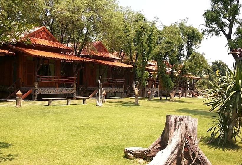 펜션 Tamarind Home Resort Kanchanaburi