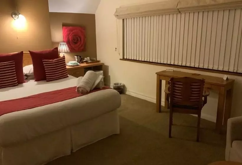 تختخواب و صبحانه The Bridge Guest House