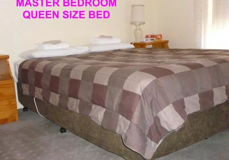 Отель Allenby Court Apartments