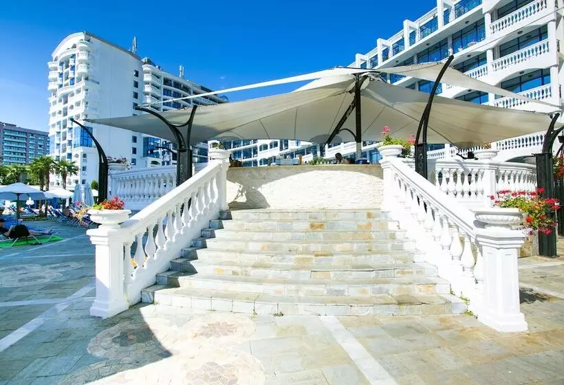 Отель Chaika Beach Resort