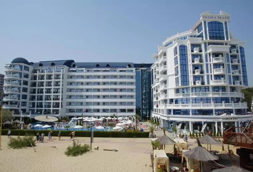 Отель Chaika Beach Resort