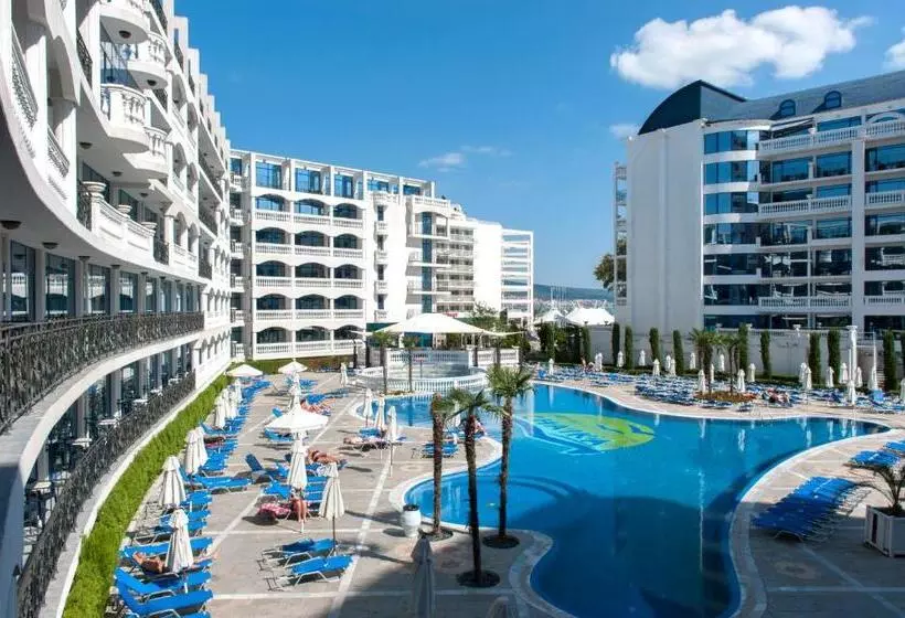 Отель Chaika Beach Resort