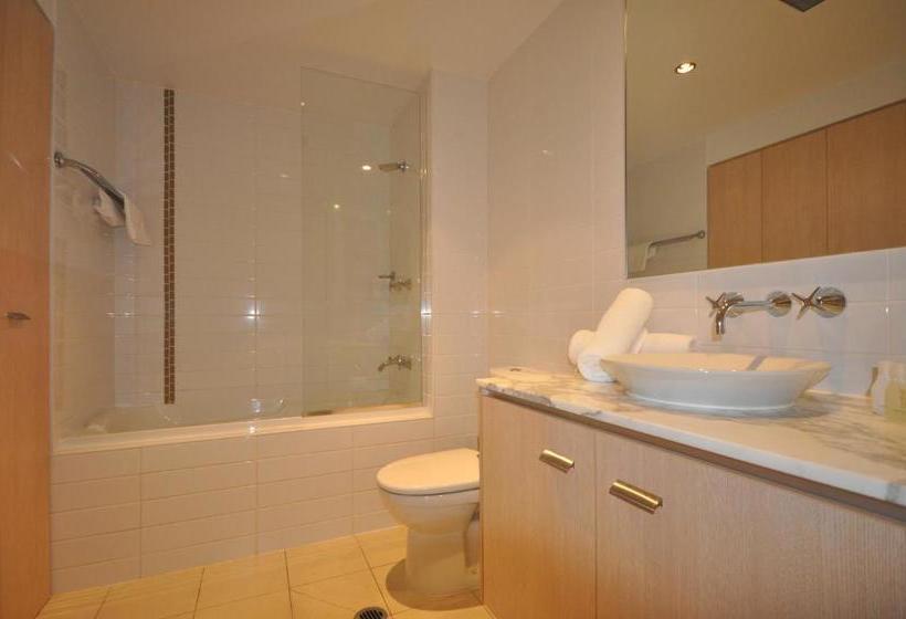 Отель Chancellor Lakeside