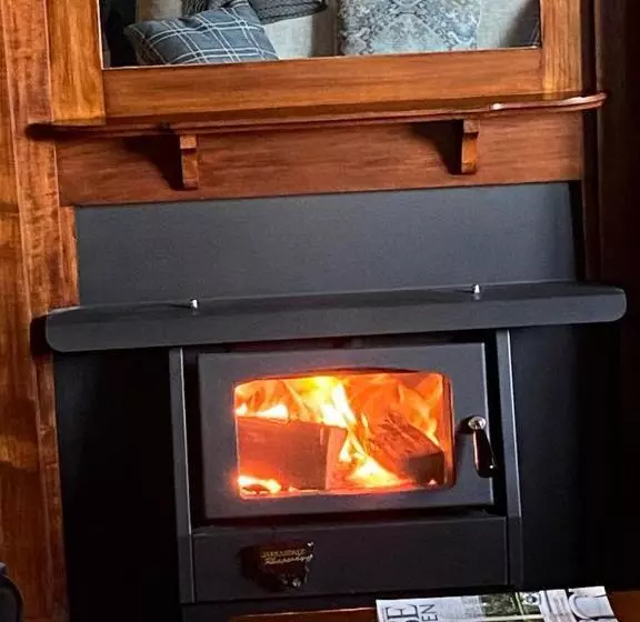 Отель Donalea Bed And Breakfast & Riverview Apartment