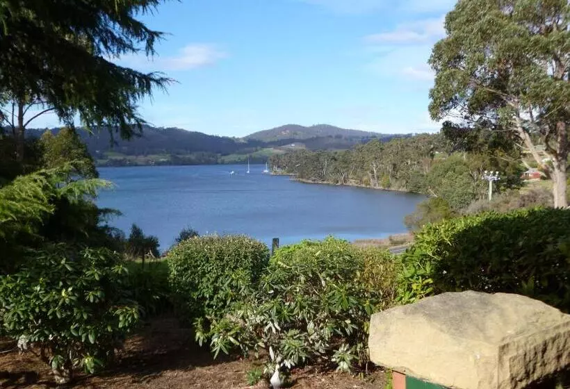 Отель Donalea Bed And Breakfast & Riverview Apartment