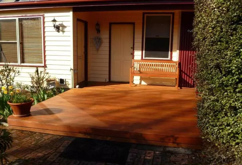 Отель Donalea Bed And Breakfast & Riverview Apartment