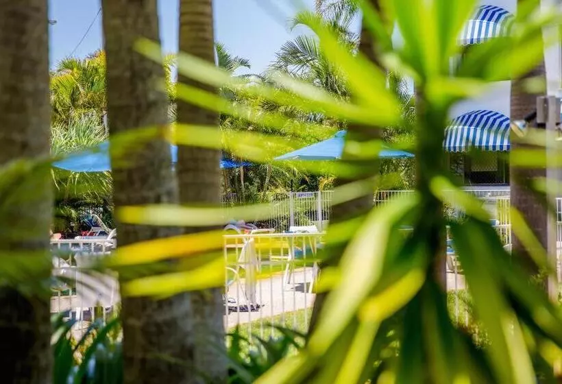 Отель Headland Tropicana Resort