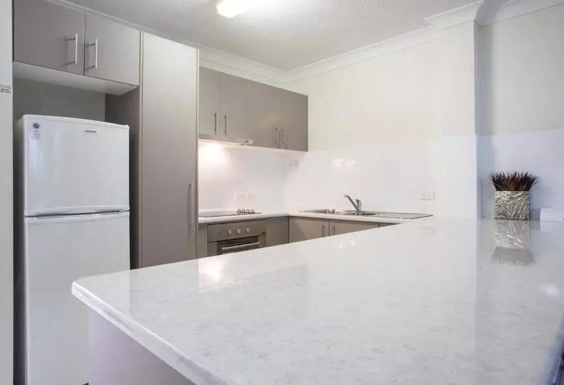 Отель Headland Tropicana Resort