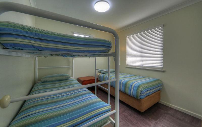 Отель Mandalay Holiday Resort And Tourist Park