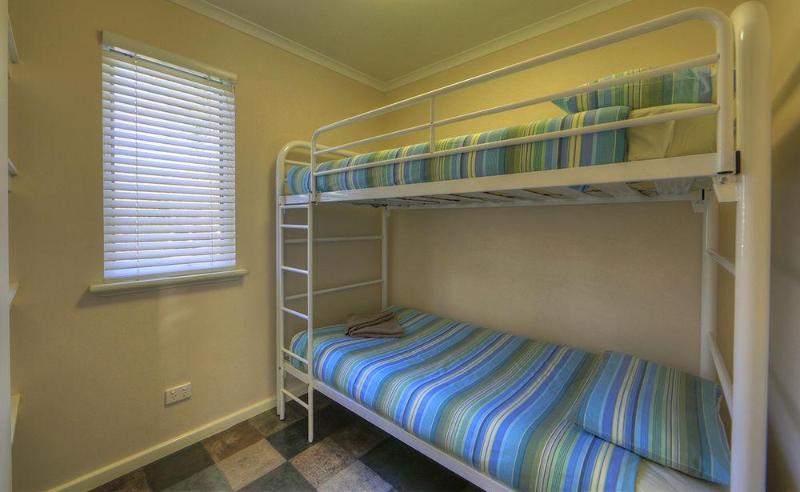 Отель Mandalay Holiday Resort And Tourist Park