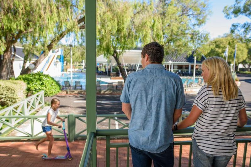 Отель Mandalay Holiday Resort And Tourist Park