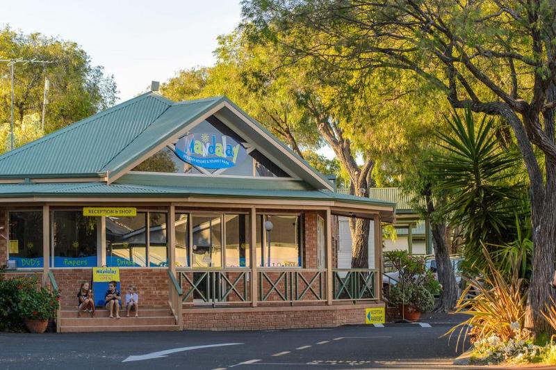 Отель Mandalay Holiday Resort And Tourist Park