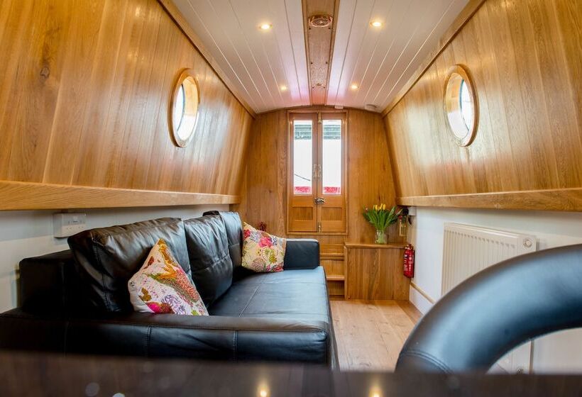 ホテル Narrowboat Puzzle