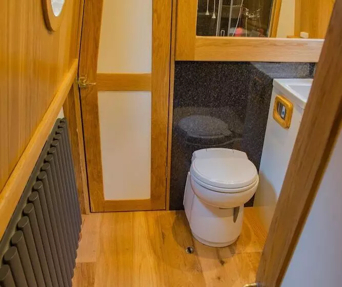 Hotel Narrowboat Puzzle