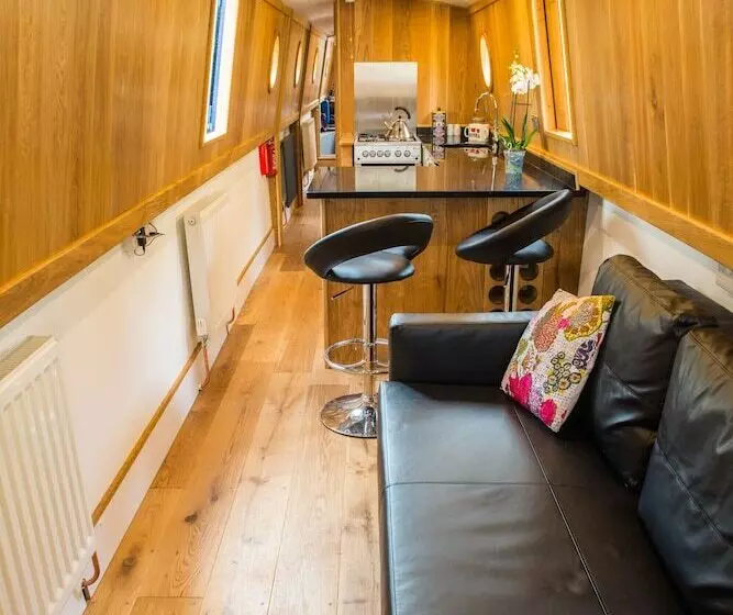 Hotel Narrowboat Puzzle