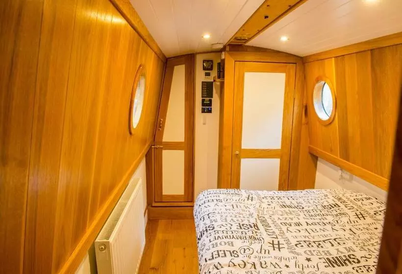 Hotel Narrowboat Puzzle