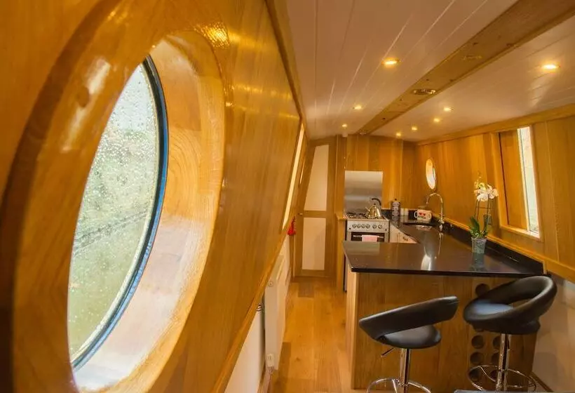 Hotel Narrowboat Puzzle