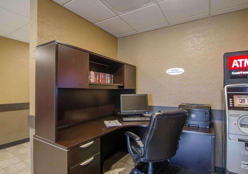 בית מלון כפרי Kindersley All Suites