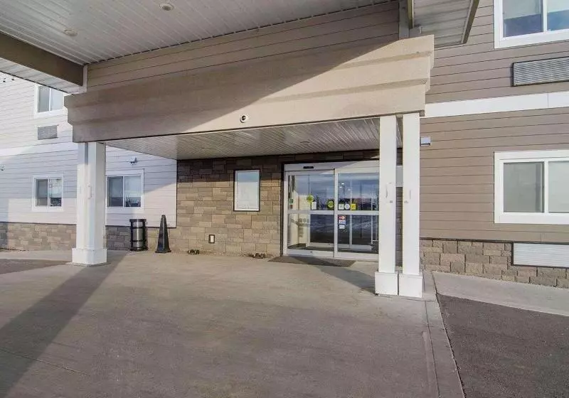 בית מלון כפרי Kindersley All Suites