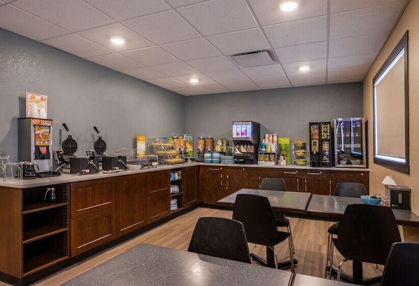 בית מלון כפרי Kindersley All Suites