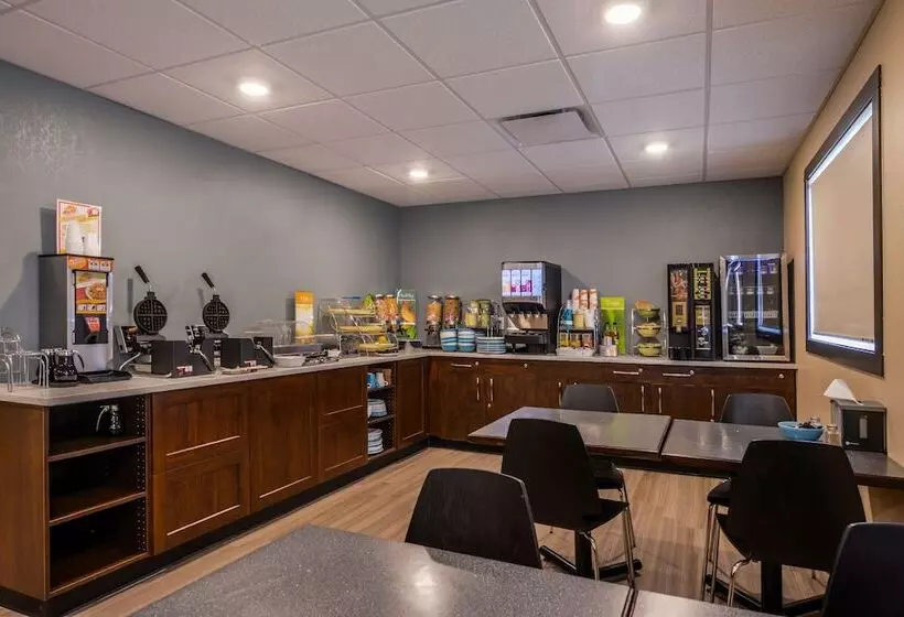 בית מלון כפרי Kindersley All Suites