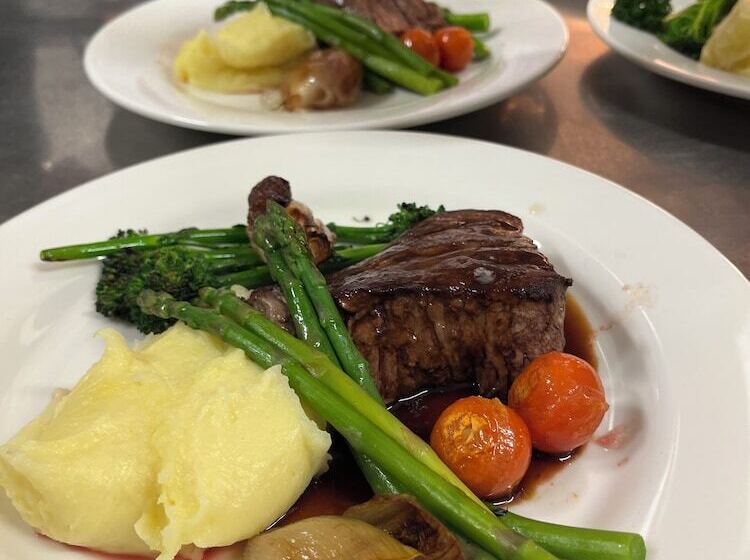 בית מלון כפרי Ripparoo Ski Lodge