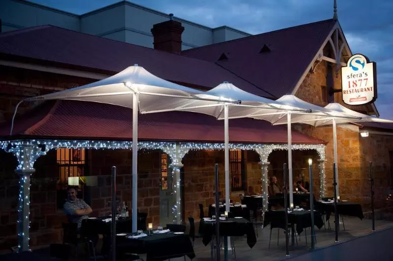 בית מלון כפרי Sfera's Park Suites & Convention Centre