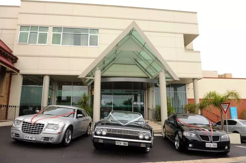 בית מלון כפרי Sfera's Park Suites & Convention Centre