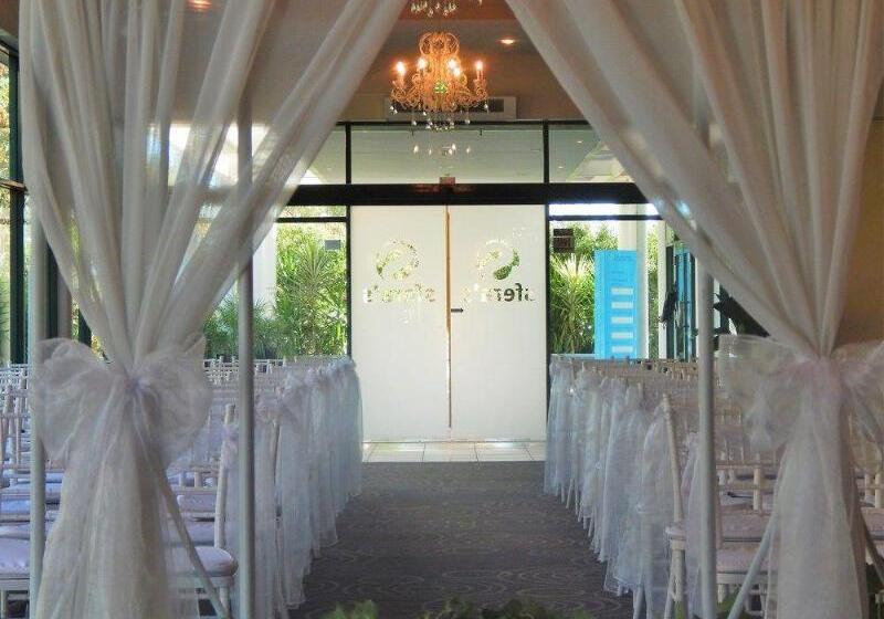 בית מלון כפרי Sfera's Park Suites & Convention Centre