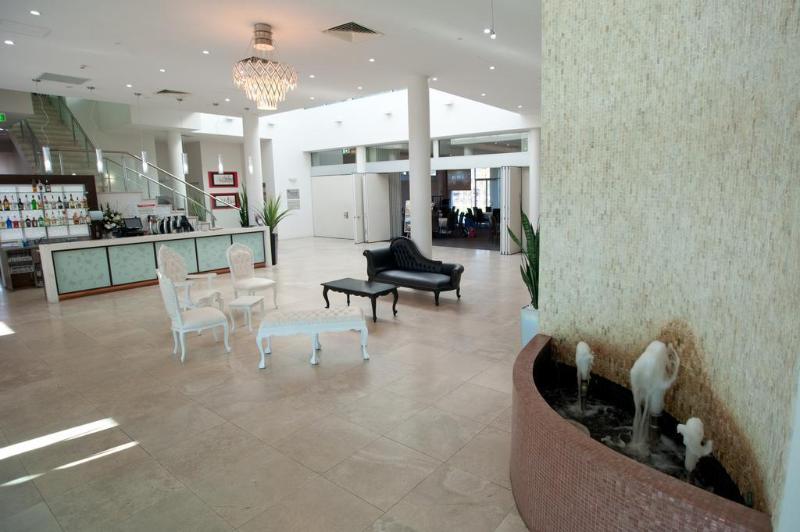 בית מלון כפרי Sfera's Park Suites & Convention Centre