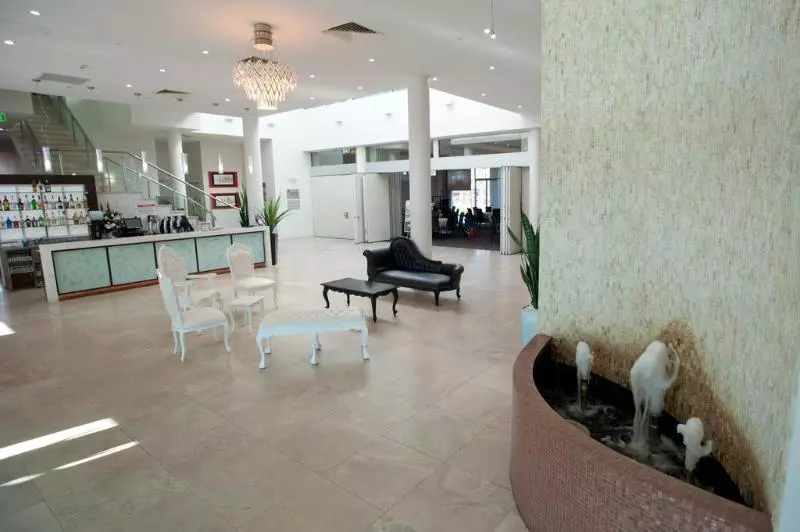 בית מלון כפרי Sfera's Park Suites & Convention Centre