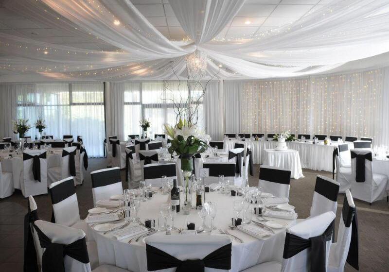 בית מלון כפרי Sfera's Park Suites & Convention Centre