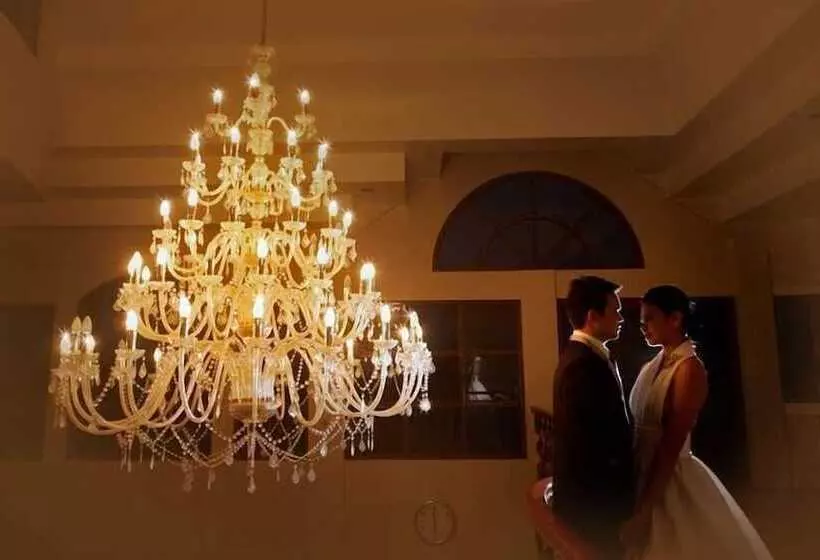 The Q Hotel & Restaurant