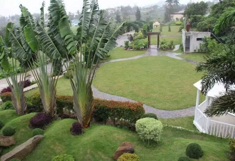 The Q Hotel & Restaurant