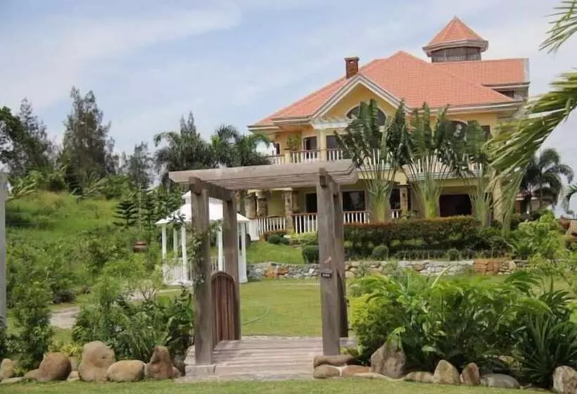 The Q Hotel & Restaurant