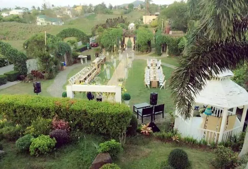 The Q Hotel & Restaurant