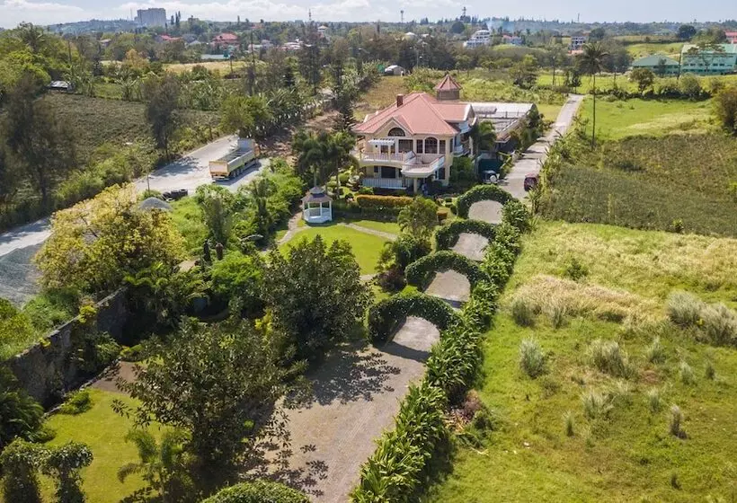 The Q Hotel & Restaurant