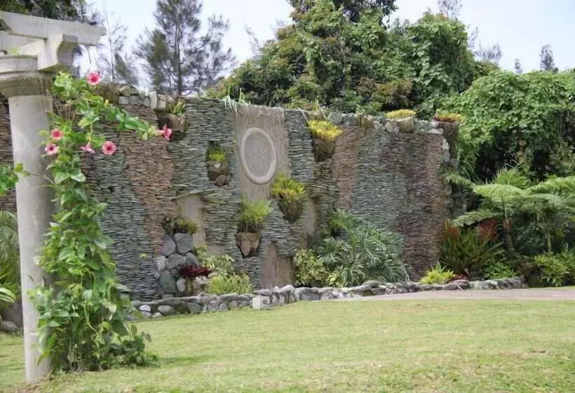 The Q Hotel & Restaurant