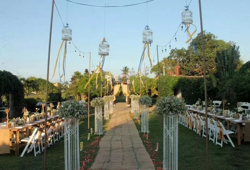 The Q Hotel & Restaurant