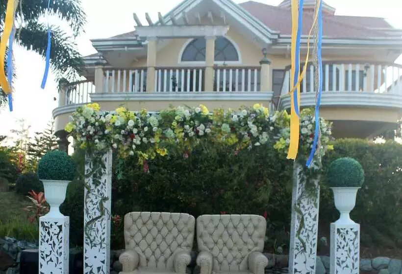 The Q Hotel & Restaurant