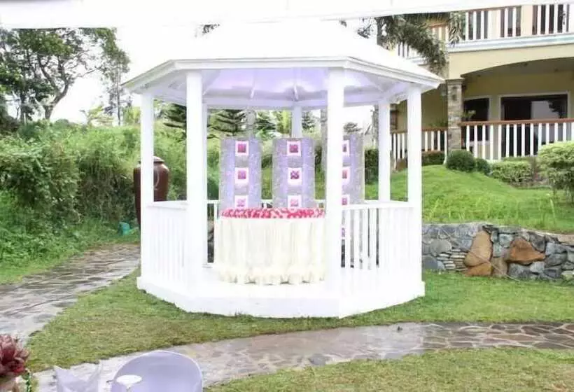 The Q Hotel & Restaurant