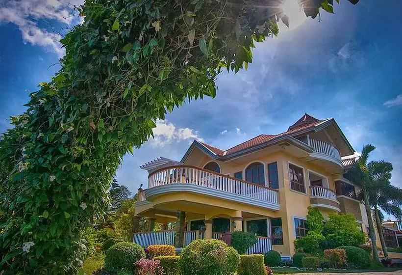 The Q Hotel & Restaurant