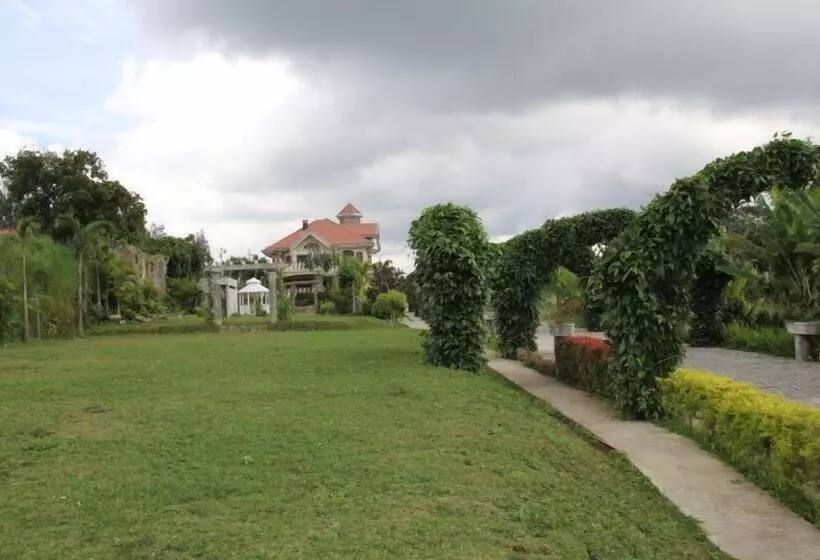 The Q Hotel & Restaurant