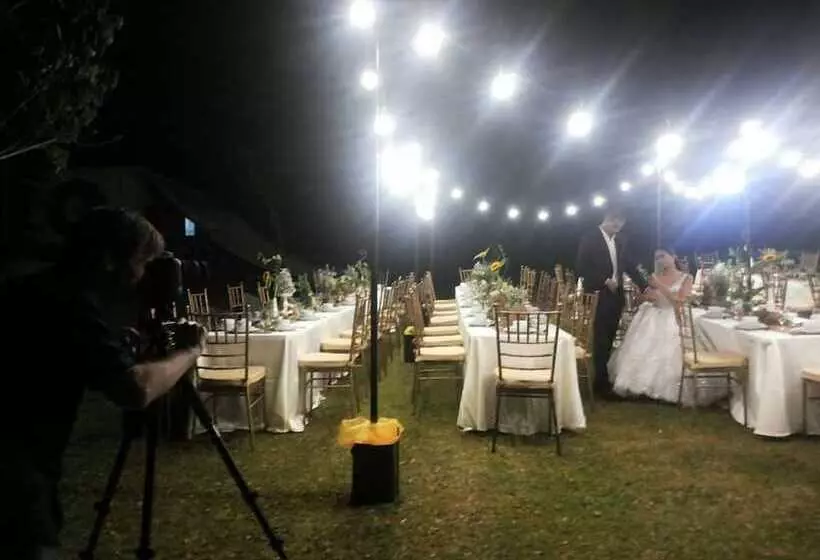 The Q Hotel & Restaurant