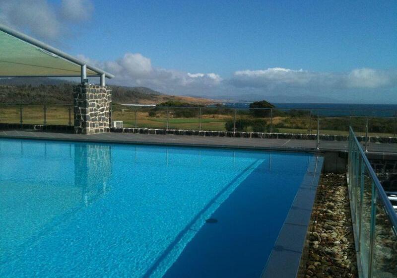 Отель White Sands Estate