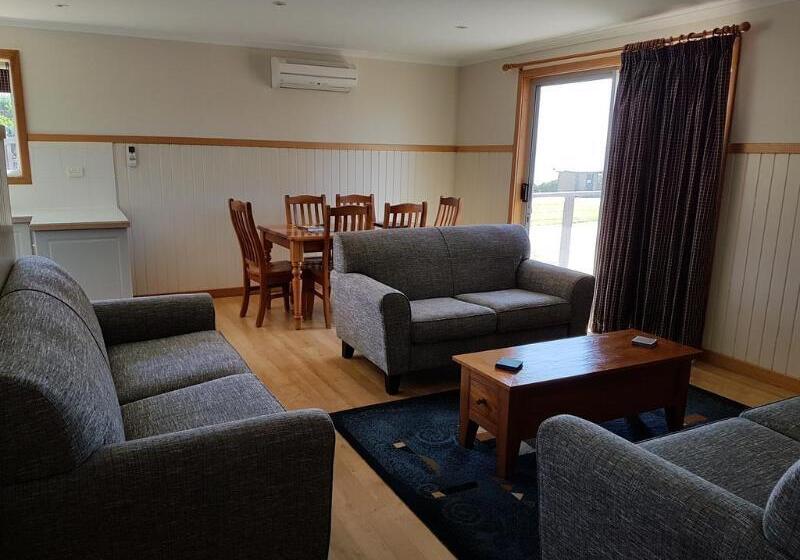 Отель White Sands Estate