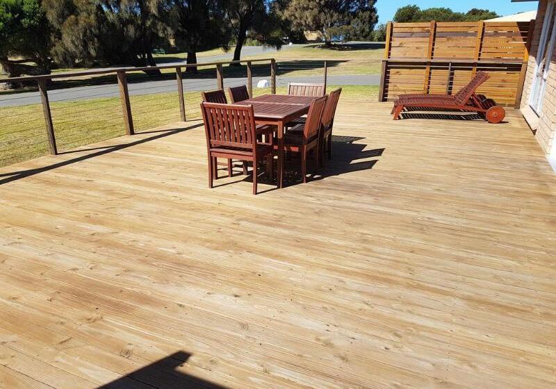 Отель White Sands Estate