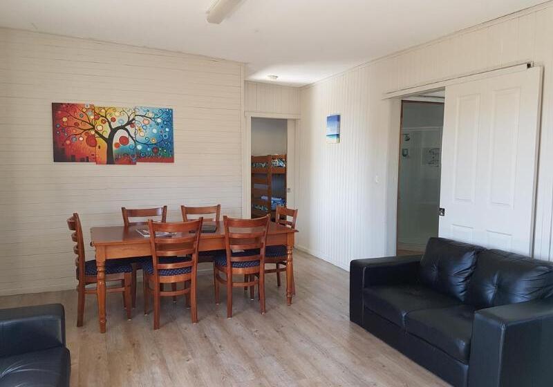 Отель White Sands Estate